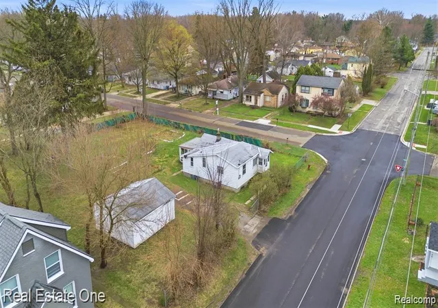 Homes for sale in Livonia, MI | 18318 Deering St, Livonia, MI 48152 | MLS# 61002493