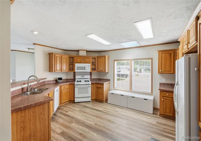 2nd image of 11078 Stony River Ct, South Lyon, MI 48178 | MLS# 61006996
