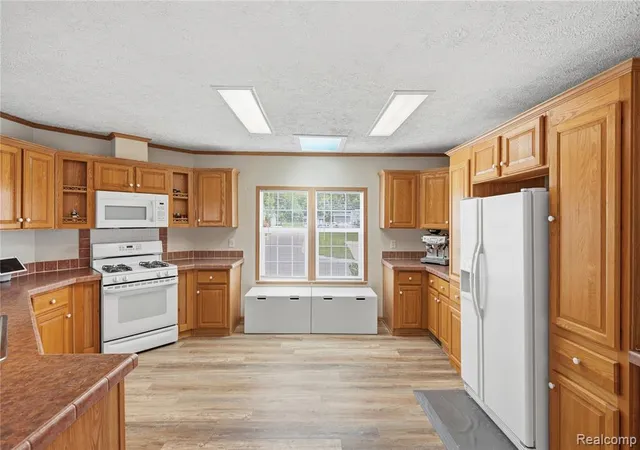 Photo 4 of Manufactured home for sale at 11078 Stony River Ct, South Lyon, MI 48178 | MLS# 61006996 | Listing updated on 2026-07-07