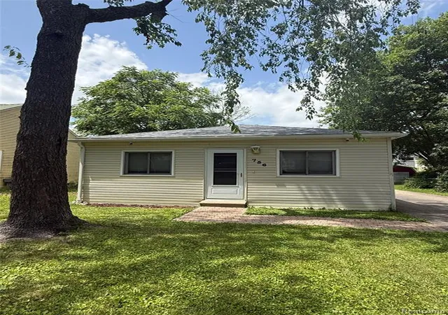 Homes for sale in Waterford, MI | 756 Cedarlawn Rd, Waterford, MI 48328 | MLS# 61008239