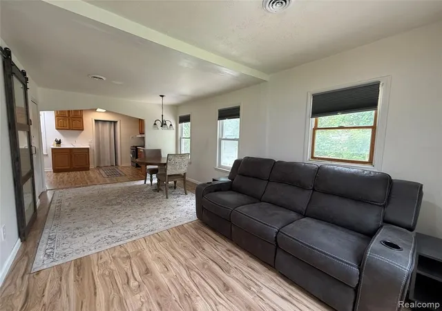 Homes for sale in Waterford, MI | 756 Cedarlawn Rd, Waterford, MI 48328 | MLS# 61008239