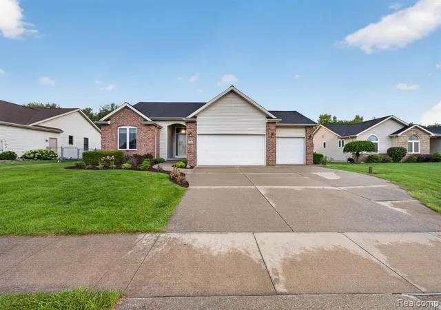 Photo 2 of Sale Pending at 7168 Parkridge Pkwy, Swartz Creek, MI 48473 1562 | MLS# 61025299 | Listing updated on 2026-09-13