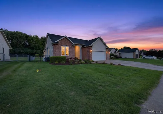 Photo 3 of Sale Pending at 7168 Parkridge Pkwy, Swartz Creek, MI 48473 1562 | MLS# 61025299 | Listing updated on 2026-09-13