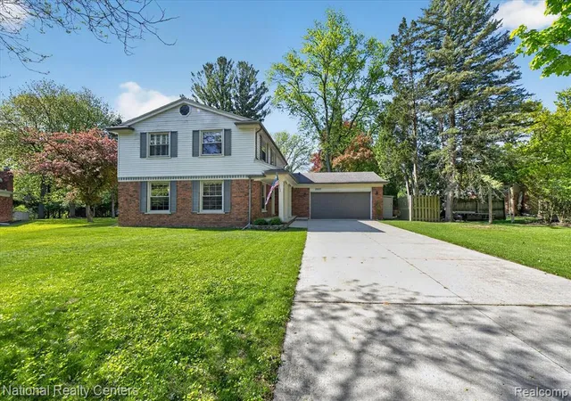 Homes for sale in Livonia, MI | 35037 Ellen Ct, Livonia, MI 48154 | MLS# 60991019