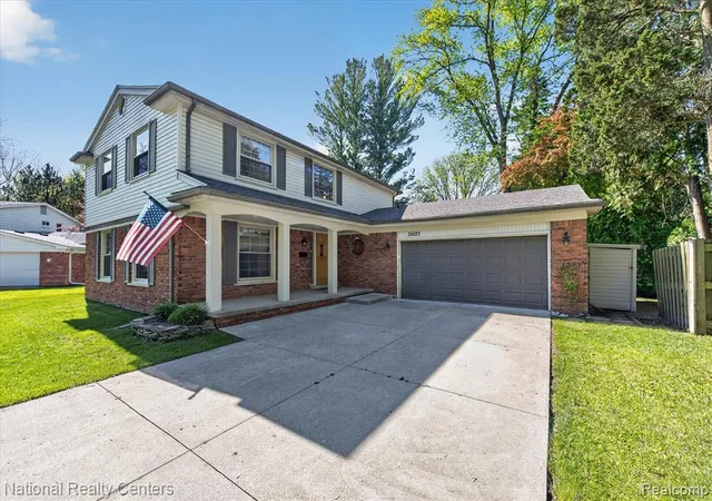 Homes for sale in Livonia, MI | 35037 Ellen Ct, Livonia, MI 48154 | MLS# 60991019