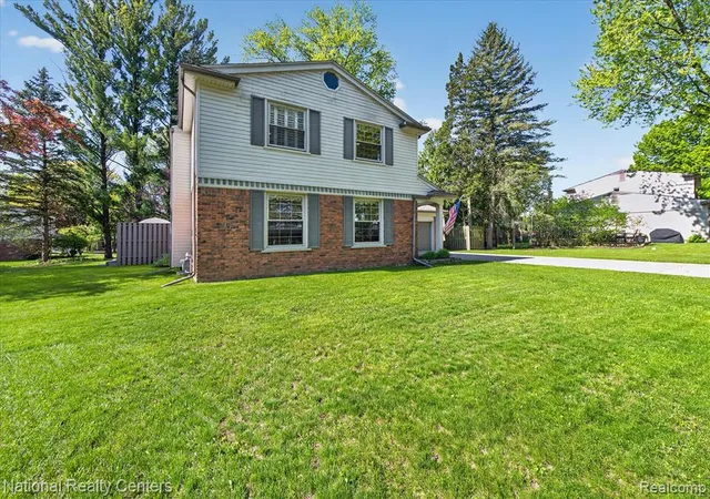 Homes for sale in Livonia, MI | 35037 Ellen Ct, Livonia, MI 48154 | MLS# 60991019