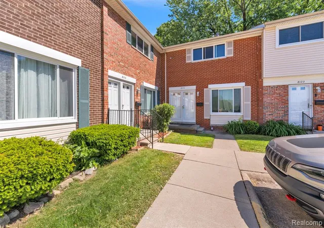 Photo 2 of Sale Pending at 8126 Farnum Ave, Warren, MI 48093 | MLS# 61017082 | Listing updated on 2026-08-31