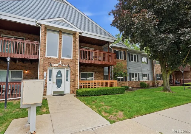 Homes for sale in Westland, MI | 1326 Shoemaker Dr #52, Westland, MI 48185 | MLS# 61006510