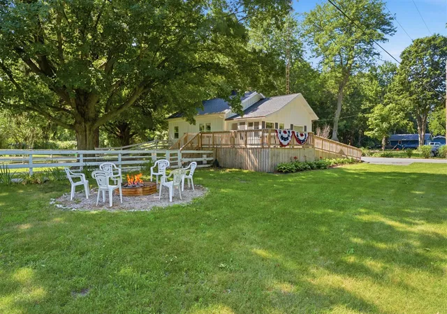 Photo 3 of Single family home for sale at 4136 Pier Rd, Benton Harbor, MI 49022 | MLS# 70545896 | Listing updated on 2026-08-28