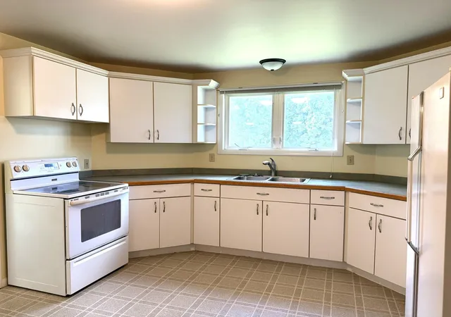 Photo 3 of Single family home for sale at 914 Cass Ave, Bay City, MI 48708 | MLS# 50218163 | Listing updated on 2026-09-02