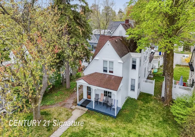Homes for sale in Traverse City, MI | 607 W Front St, Traverse City, MI 49684 | MLS# 50208734