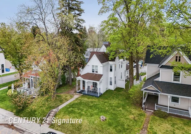 Homes for sale in Traverse City, MI | 607 W Front St, Traverse City, MI 49684 | MLS# 50208734