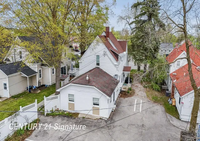 Homes for sale in Traverse City, MI | 607 W Front St, Traverse City, MI 49684 | MLS# 50208734