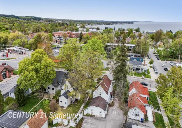 Homes for sale in Traverse City, MI | 607 W Front St, Traverse City, MI 49684 | MLS# 50208734