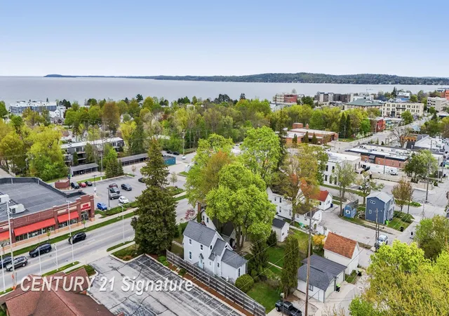 Homes for sale in Traverse City, MI | 607 W Front St, Traverse City, MI 49684 | MLS# 50208734