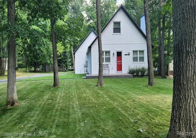 Homes for sale in Roscommon, MI | 110 Wendy Ln, Roscommon, MI 48653 | MLS# 60993981