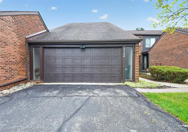 3rd image of 3124 Lindenwood Dr, Dearborn, MI 48120 | MLS# 60986154
