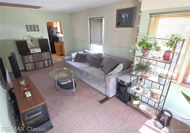 Photo 4 of Single family home for sale at 324 W Hudson Ave, Madison Heights, MI 48071 | MLS# 61026024 | Listing updated on 2026-09-01