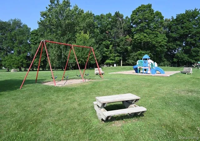 Listing Photo 2 - Condo for sale in building located at 39625 Vlg Wood Ln, Novi, MI 48375 - Unit #
