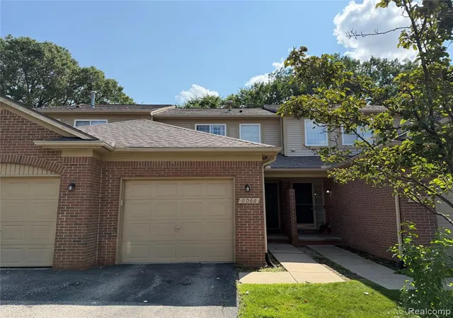 Homes for sale in Livonia, MI | 9066 Newport Wy #11, Livonia, MI 48150 | MLS# 60923619