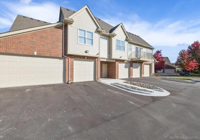 Homes for sale in SterlingHeightsCity_Macomb, MI | 8292 Heywood Cir, SterlingHeightsCity_Macomb, MI 48312