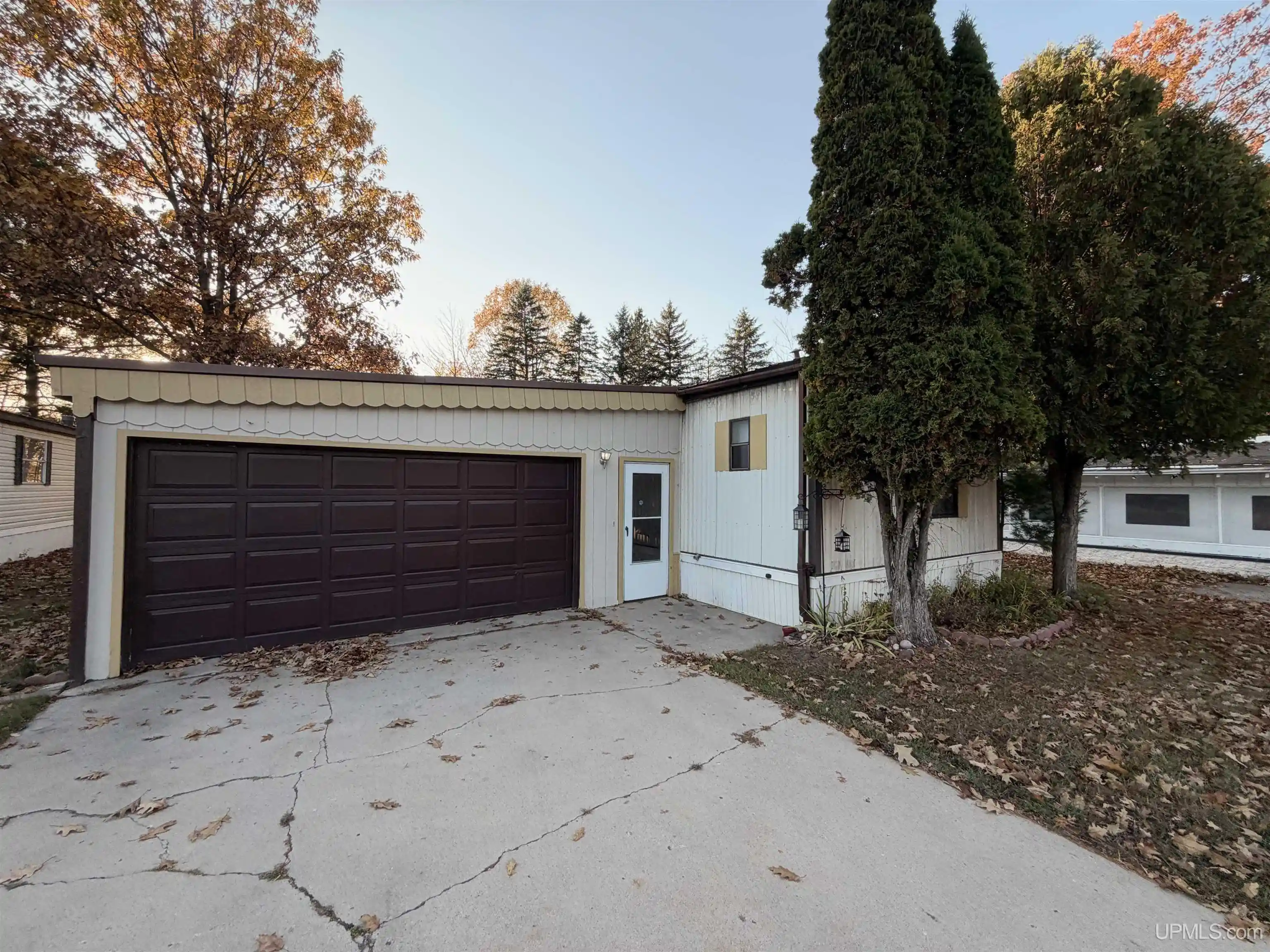 Photo 1 of Manufactured home for sale at W8007 Us2/141 Hwy, Iron Mountain, MI 49801 | MLS# 50225580 | Listing updated on 2026-10-21