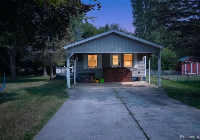 1st image of 5219 E Carpenter Rd, Flint, MI 48506 | MLS# 61022621