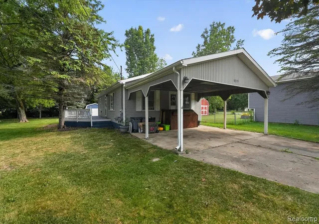 2nd image of 5219 E Carpenter Rd, Flint, MI 48506 | MLS# 61022621