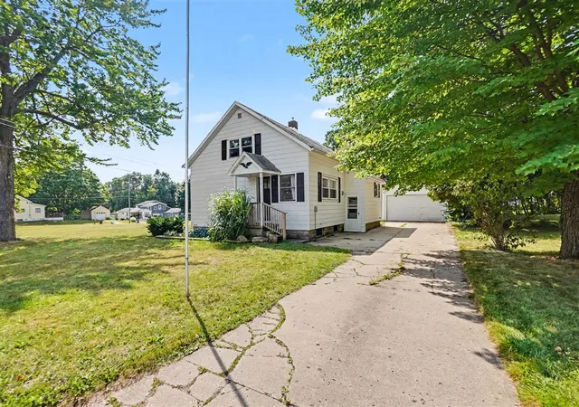 1st image of 816 State St, Fremont, MI 49412 | MLS# 70550280