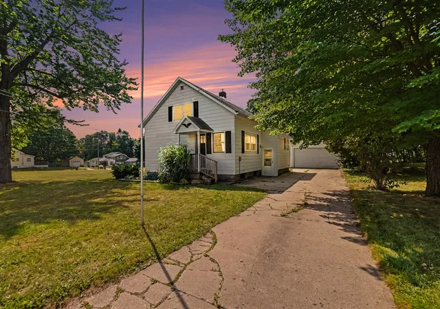 2nd image of 816 State St, Fremont, MI 49412 | MLS# 70550280