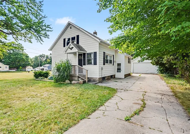 32nd image of 816 State St, Fremont, MI 49412 | MLS# 70550280