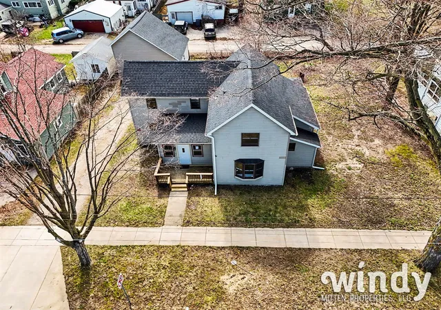 3rd image of 329 Elm St, Watervliet, MI 49098 | MLS# 70521055