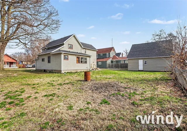 4th image of 329 Elm St, Watervliet, MI 49098 | MLS# 70521055