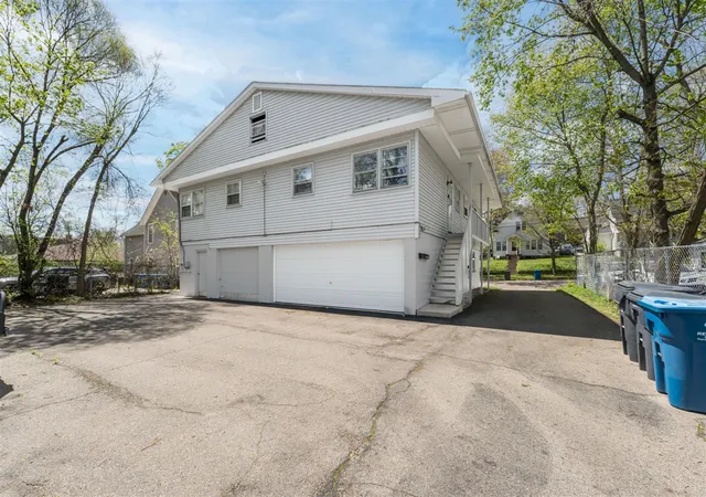 12th image of 411 Stanwood St, Kalamazoo, MI 49006 | MLS# 70527723