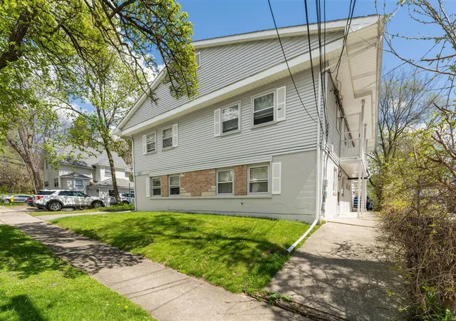 2nd image of 411 Stanwood St, Kalamazoo, MI 49006 | MLS# 70527723