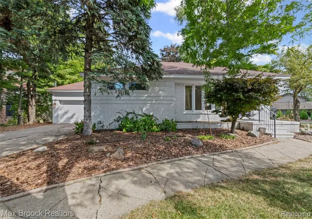 Photo 2 of Single family home for sale at 2665 Middlebelt Rd, West Bloomfield, MI 48324 1846 | MLS# 61025573 | Listing updated on 2026-08-29