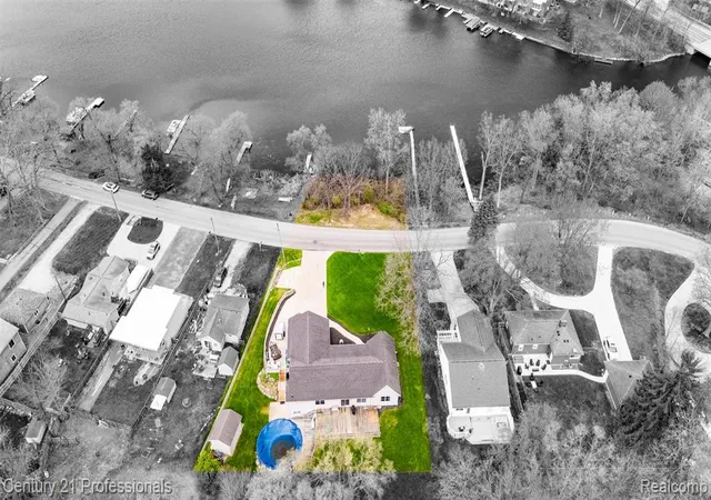 Photo 4 of Single family home for sale at 6591 Windiate Rd, Waterford, MI 48329 1487 | MLS# 60987930 | Listing updated on 2026-10-22