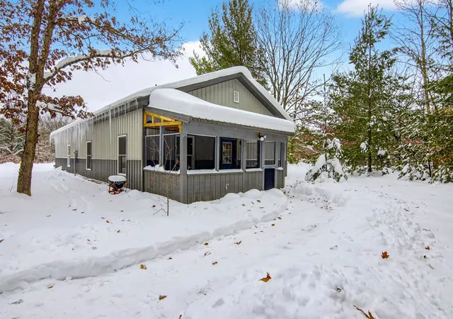Homes for sale in Interlochen, MI | 11775 Country Acres Dr, Interlochen, MI 49643 | MLS# 80069823