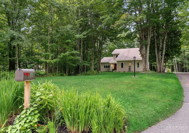 Photo 97 of Sale Pending at 935 W Orianna Dr, Marquette, MI 49855 | MLS# 50211479 | Listing updated on 2026-09-04