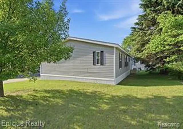 3rd image of 1908 Abels St, Milford, MI 48381 | MLS# 61005120