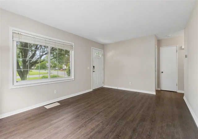 3rd image of 1602 Baker Dr, Kalamazoo, MI 49048 | MLS# 70534880