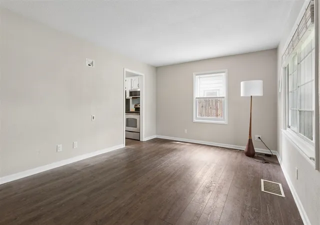 4th image of 1602 Baker Dr, Kalamazoo, MI 49048 | MLS# 70534880