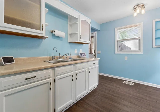 5th image of 1602 Baker Dr, Kalamazoo, MI 49048 | MLS# 70534880