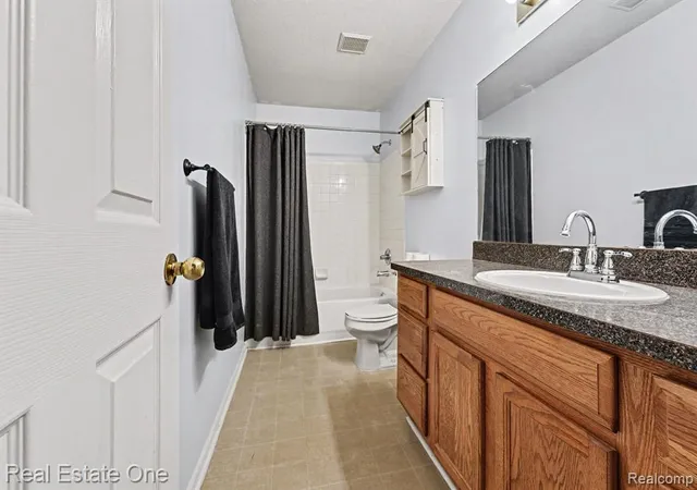 Homes for sale in Trenton, MI | 23312 Bunte Court, Trenton, MI 48183 | Houzeo
