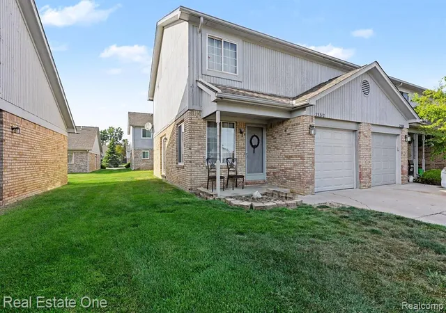 Homes for sale in Trenton, MI | 23312 Bunte Ct #45, Trenton, MI 48183 | MLS# 61009727