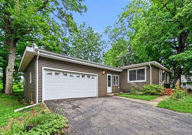 Homes for sale in Pleasant Lake, MI | 11908 N Meridian Rd, Pleasant Lake, MI 49272 | MLS# 70544106