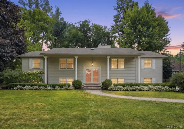 1st image of 138 Aintree Rd, Rochester, MI 48306 | MLS# 61015685