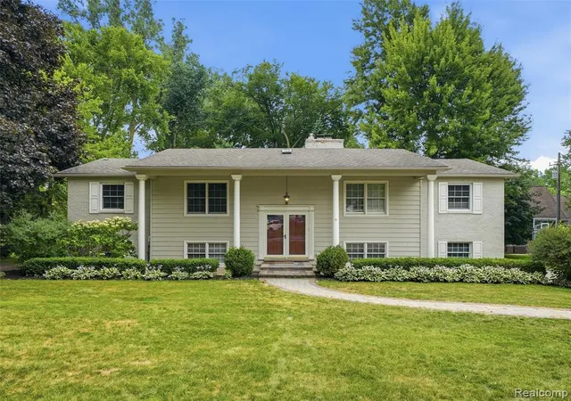 Photo 3 of Single family home for sale at 138 Aintree Rd, Rochester, MI 48306 | MLS# 61015685 | Listing updated on 2026-08-24