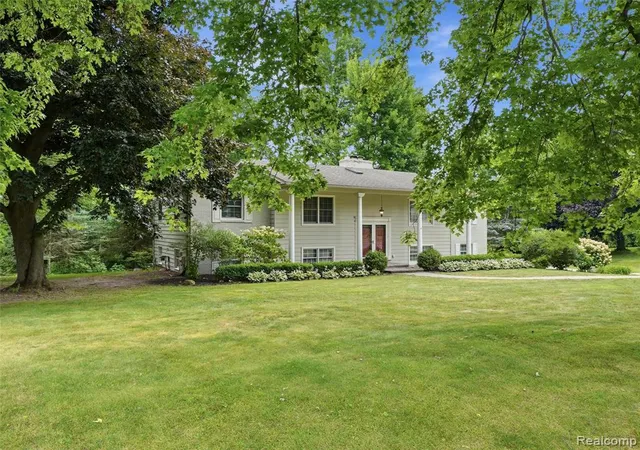 Photo 4 of Single family home for sale at 138 Aintree Rd, Rochester, MI 48306 | MLS# 61015685 | Listing updated on 2026-08-24