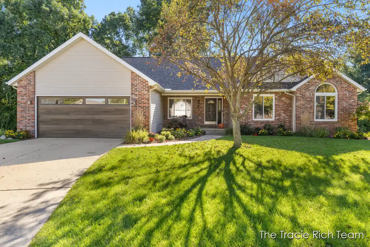 Photo 1 of Single family home for sale at 216 Glenview Ct, Rockford, MI 49341 | MLS# 70563950 | Listing updated on 2026-10-19